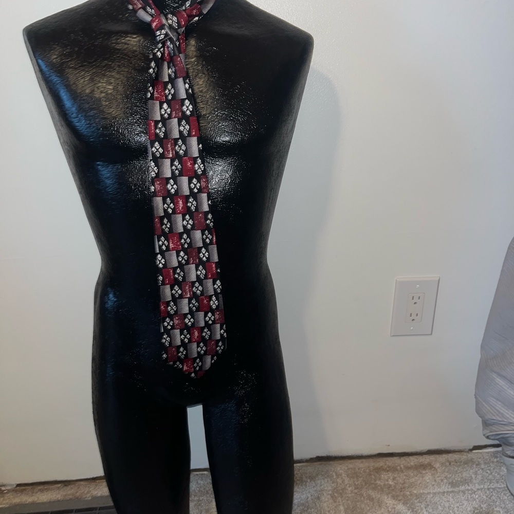 Requirements Multicolor Geometric Tie